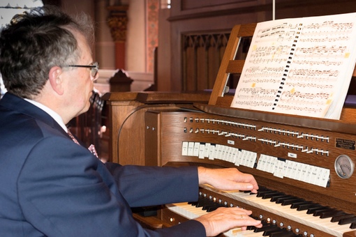 Der Trierer Domorganist Josef Still, der zu den herausragendsten Domorganisten Deutschlands gehrt, in Kirchen. (Foto: Veranstalter)