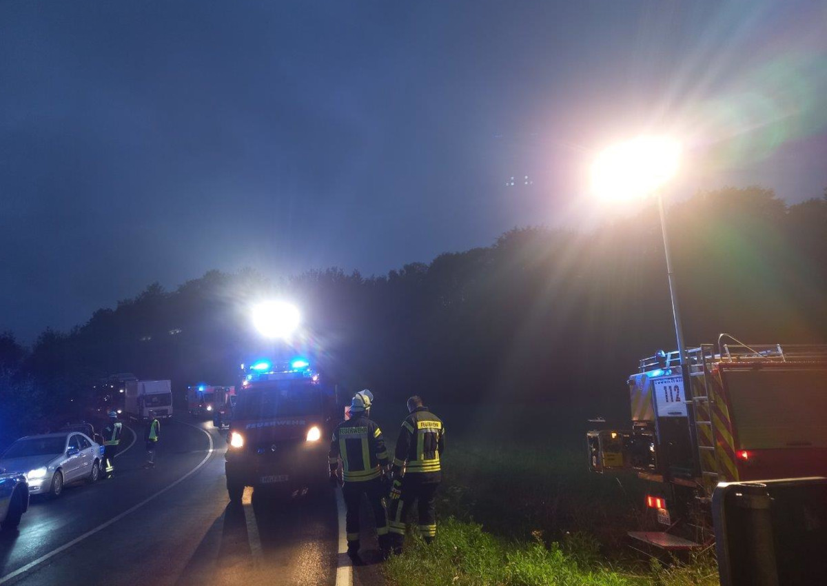 Der Unfall passierte kurz nach 5 Uhr am Morgen. (Foto: Feuerwehr VG Rengsdorf-Waldbreitbach)