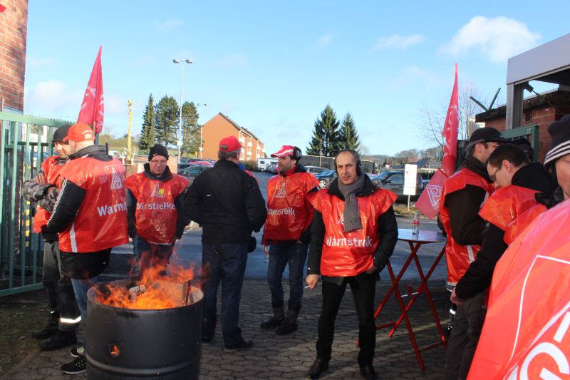 Warnstreik bei GEA Westfalia. Fotos: IG Metall