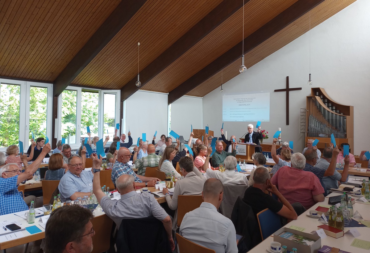 Die Synode stimmt ab. (Foto: Evangelischer Kirchenkreis Altenkirchen)