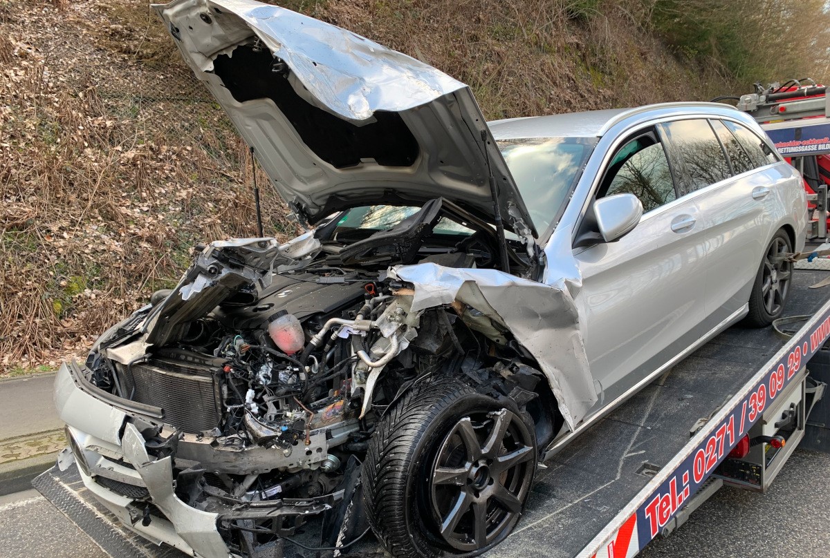 AKTUALISIERT: Verkehrsunfall zwischen Kirchen und Freusburg fordert zwei Verletzte