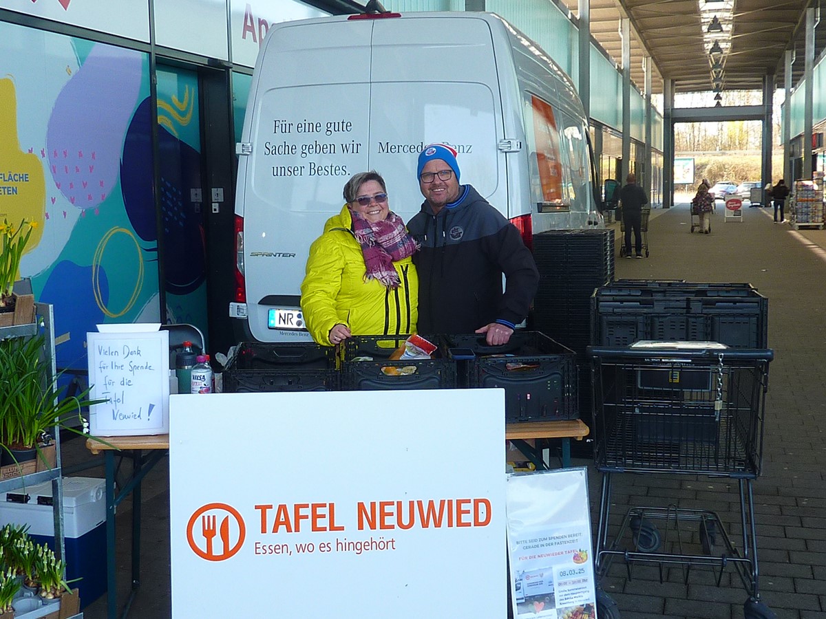 Sabine und Michael Klein sammelten fr die Tafel. (Foto: Hans Hartenfels)