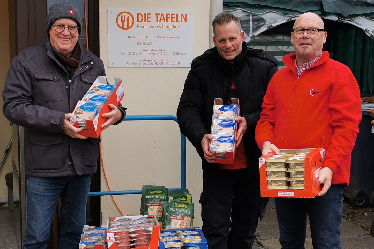 Spenden fr die Neuwieder Tafel (Foto: AWO Gladbach e.V.)