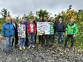 Paten-Treffen im Jubilumswald Alpenrod - neues Hinweisschild wrdigt Baumpaten