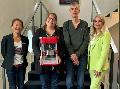 Preisbergabe bei der Sparkasse Westerwald-Sieg: 4.798 Maiskrner fr eine Popcornmaschine