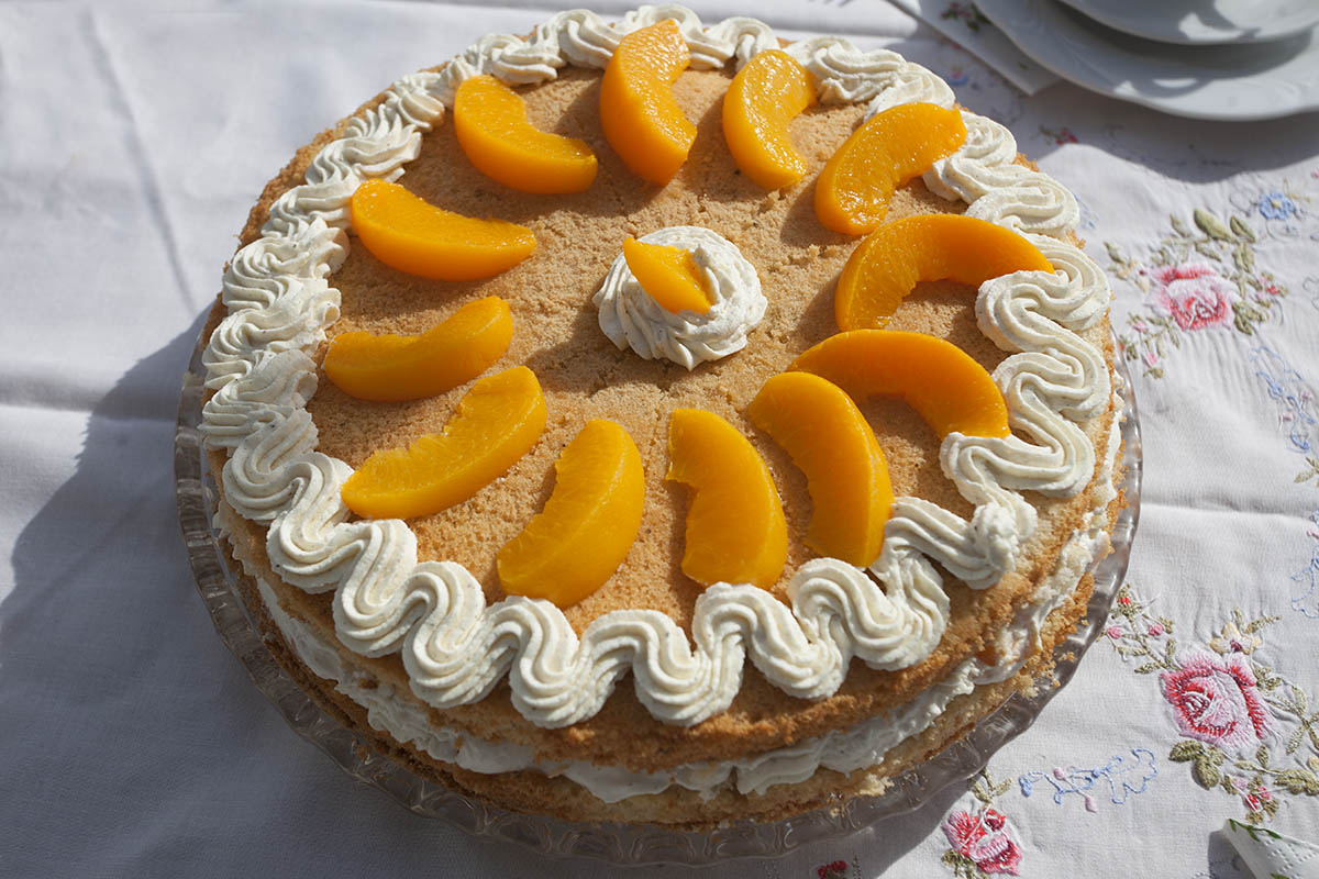 Westerwlder Rezepte - Cremige Pfirsich-Torte 