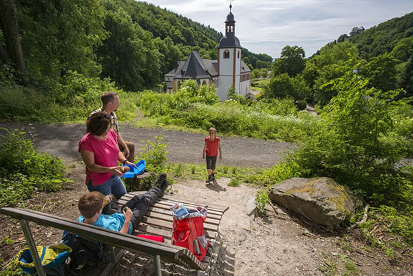 Am 30. April und 1. Mai wird der Frhling beim RheinWandern begrt. Foto: Peter Kappest