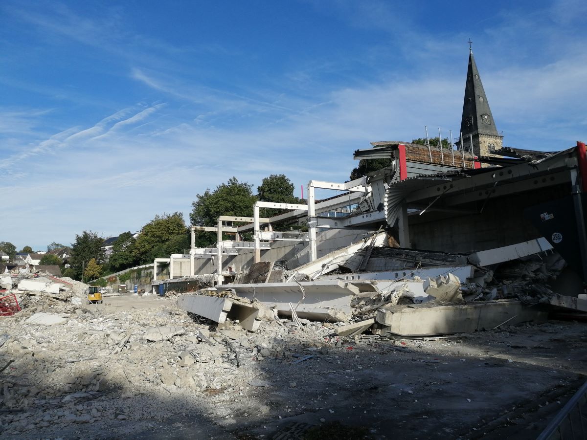 Die alte Bebauung im Weyerdamm ist bald Geschichte: Der Baubeginn fr das Fachmarktzentrum lsst nicht mehr lange auf sich warten. (Foto: vh) 