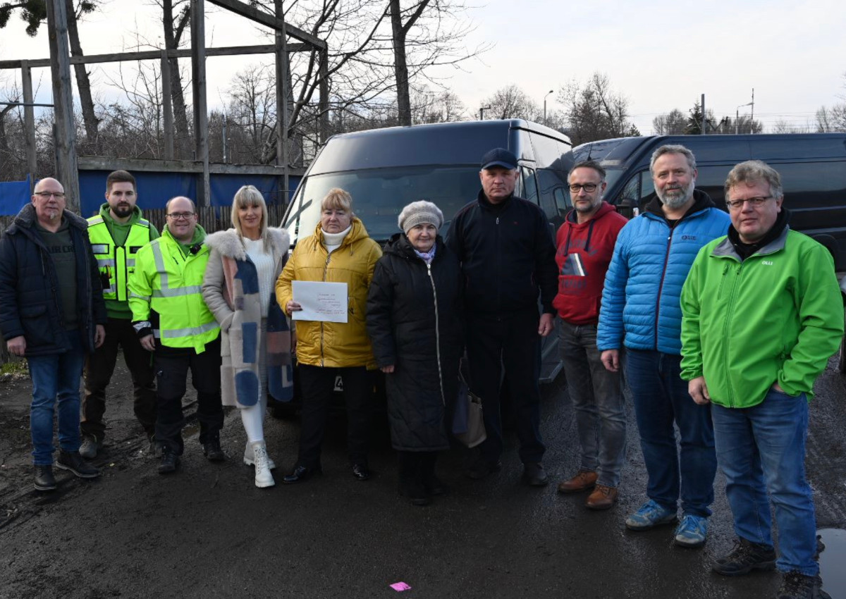 Von links: Rdiger Marm, Marcel Schfer, Bjrn Flick, Iryna Marm, OlechMarija Petrivna, Demutzuk Adamwina, Sorokovuj Mukola Fedorovuch (Verterter des ukrainischen Heims) Wolfram Schepp, Stefan Jrgen Wei, Oliver Spies. (Fotos: Verein)