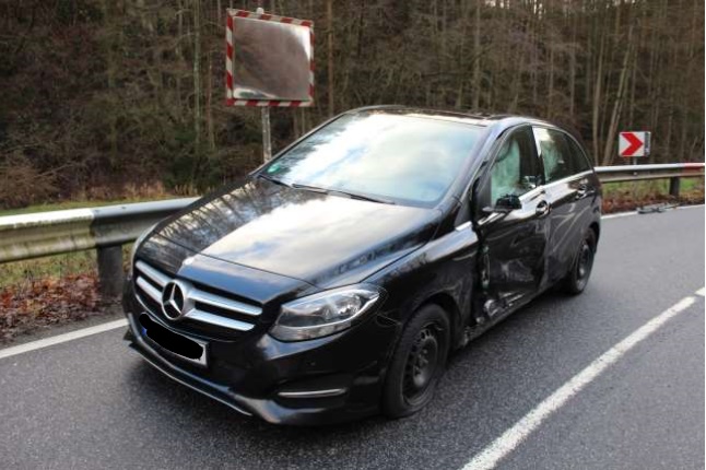 Bei dem Unfall wurde eine Person leicht verletzt. (Foto: Polizei)