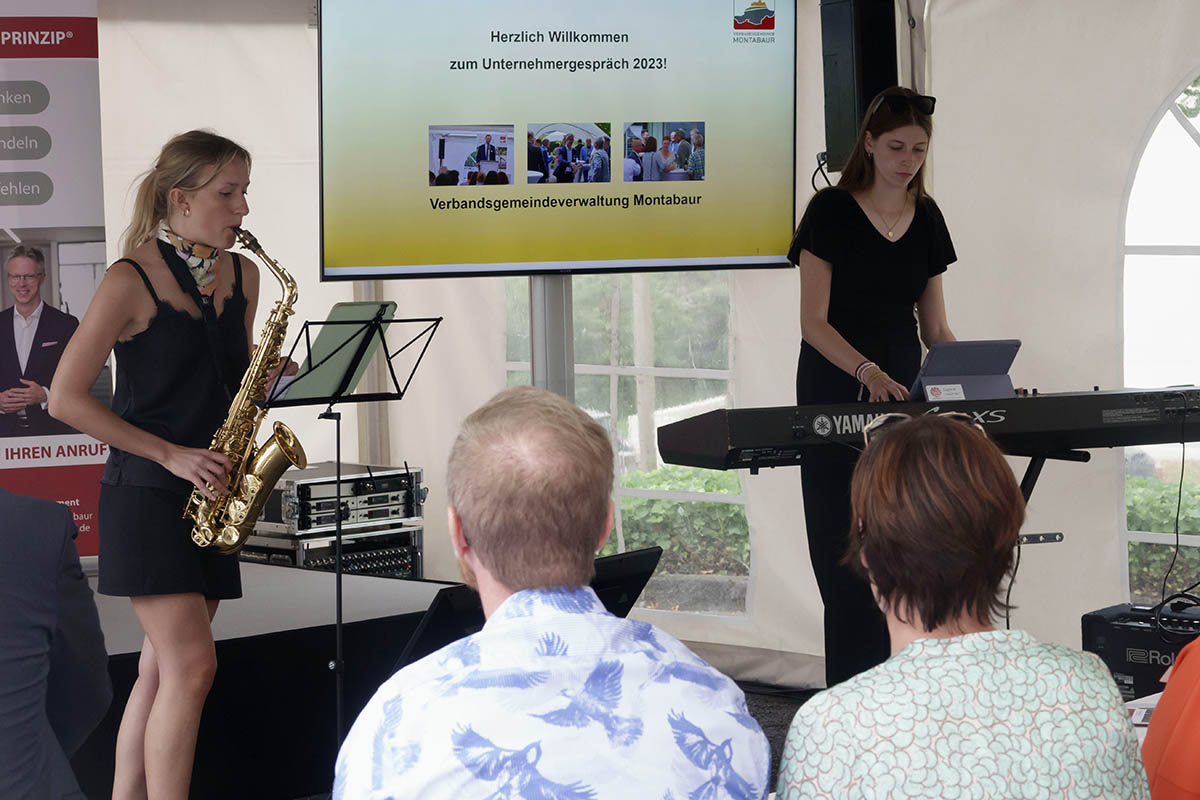 Helen Hhn und Mariella Dapprich sorgten fr die musikalische Untermalung des 18. Unternehmergesprches. Fotos: Wolfgang Tischler