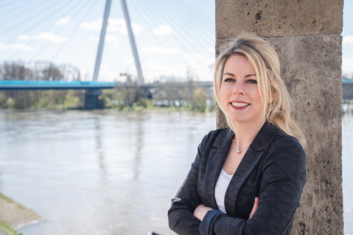 Lana Horstmann mchte dir gerne an Girls-Day in Mainz einen Blick hinter die Kulissen der Landespolitik und in den Alltag der Abgeordneten geben. (Foto: Martin Schmitz)