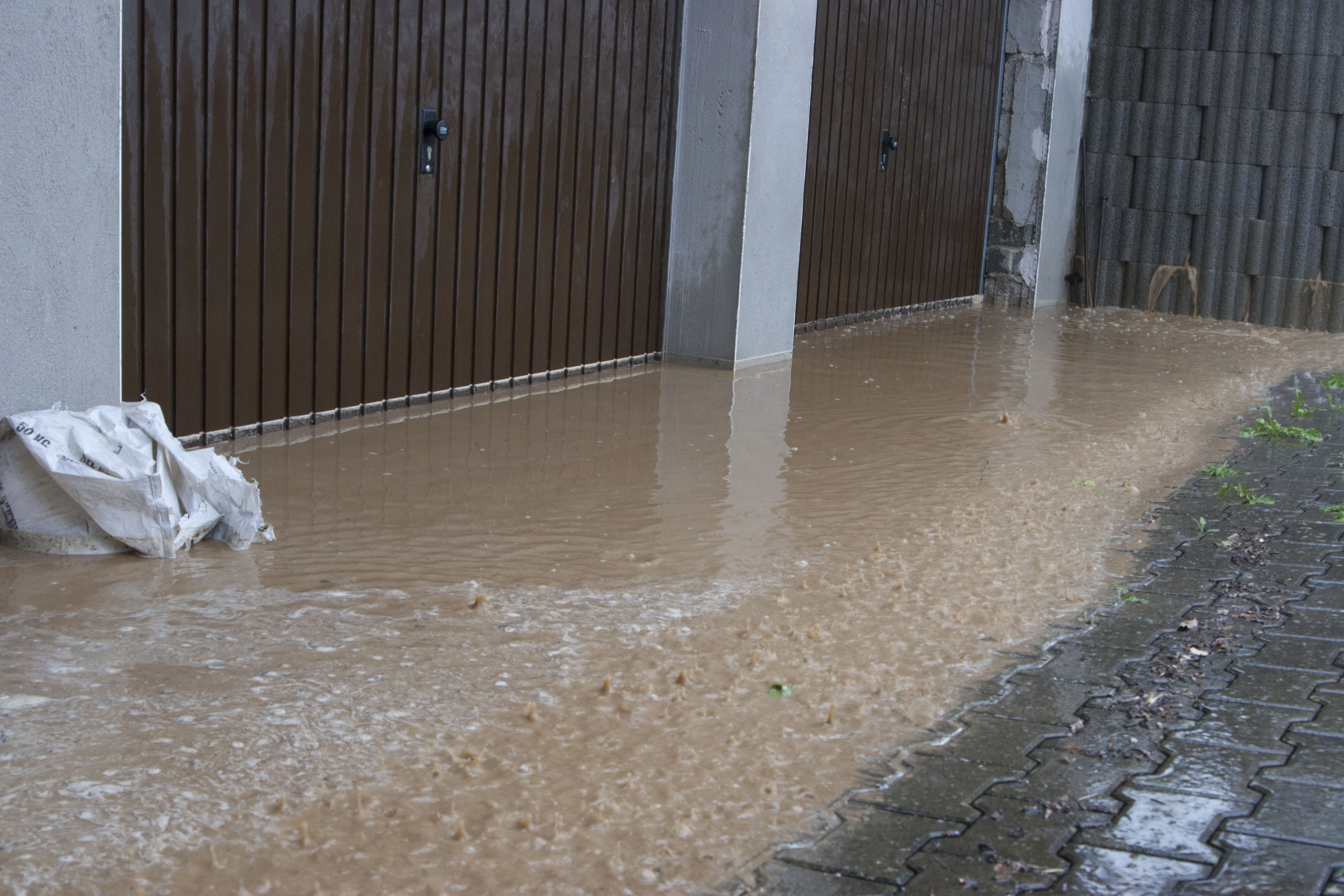 Starkregen: Wasser in Keller und Wohnung