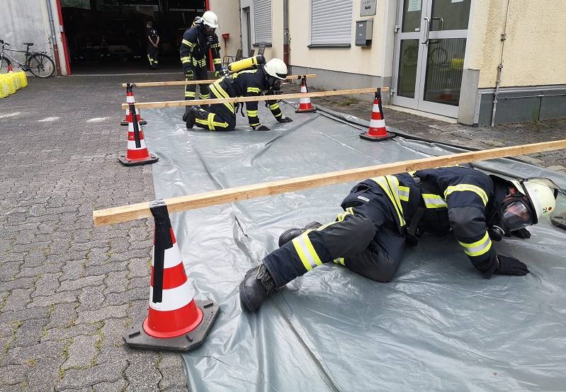 Belastungsbung fr die Atemschutzgertetrger der Feuerwehr