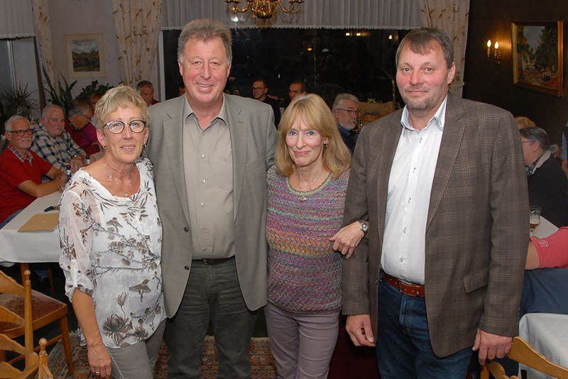 Von links: Monika und Horst Rasbach mit den Vorsitzenden der SPD Ortsvereine Ccile Kroppach und Guido Kern. Foto: privat