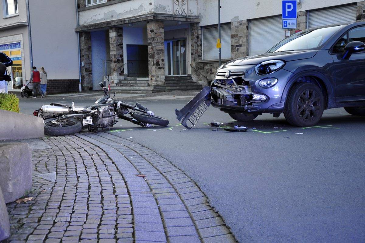 Verkehrsunfall in Altenkirchen fhrte zu erheblichen Verkehrsbehinderungen