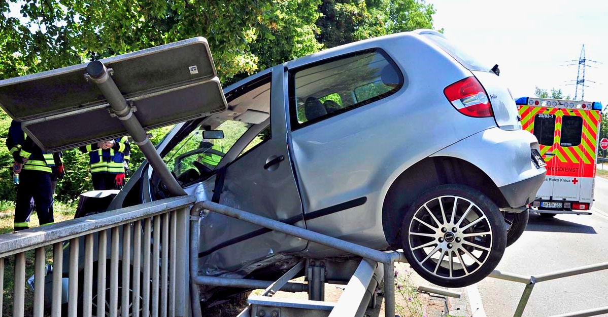 Aktualisiert: Verkehrsunfall in Roth auf der B 256 - Fahrerin wurde verletzt