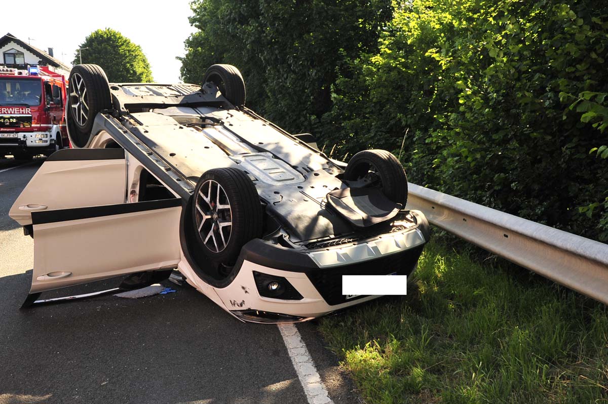 Schwerer Verkehrsunfall in Mammelzen (B 256) - eine Fahrerin wurde schwer verletzt