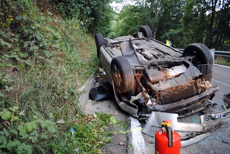 Fahrerin bei Alleinunfall auf L 255 schwer verletzt