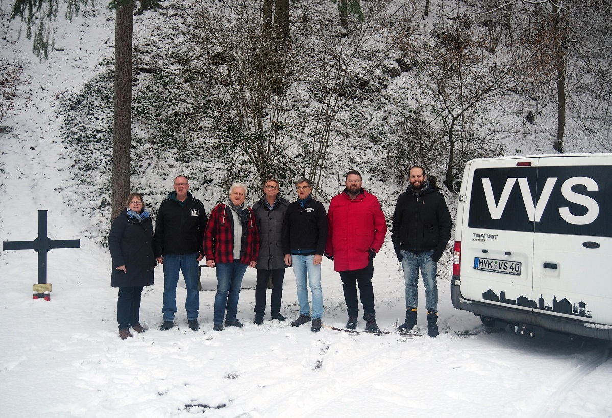 Winterliches Treffen im Brexbachtal: (v.l.n.r.): Tanja Stienemeier (Tourismus Stadt Bendorf), Thomas Baumgart, Manfred Roth, Fachbereichsleiter Stadtentwicklung Werner Prmm, Thomas Blech, Brgermeister Christoph Mohr, Dennis Hlzle. (Foto: VVS) 