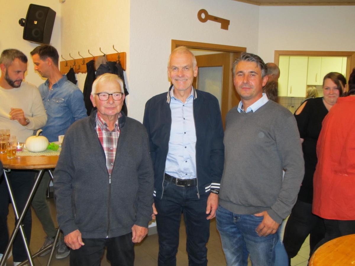 Otmar Orfgen, Brgermeister Fred Jngerich und Ortsbrgermeister Darius Tawrowski (Fotos: Verbandsgemeindeverwaltung Altenkirchen-Flammersfeld)