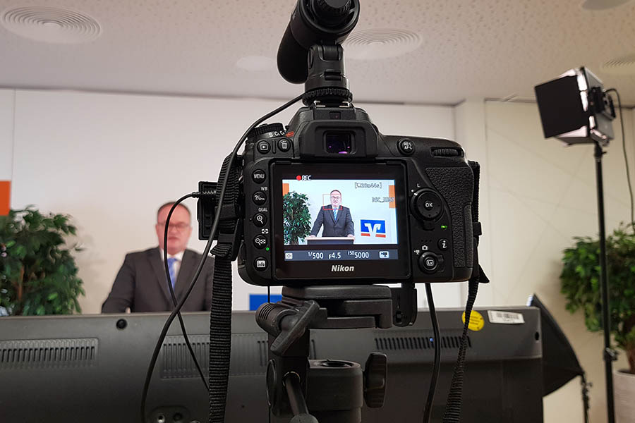 Die Videos zur Vertreterversammlung wurden im Haus der Raiffeisenbank in Neustadt vorab produziert. Fotos: Raiffeisenbank Neustadt