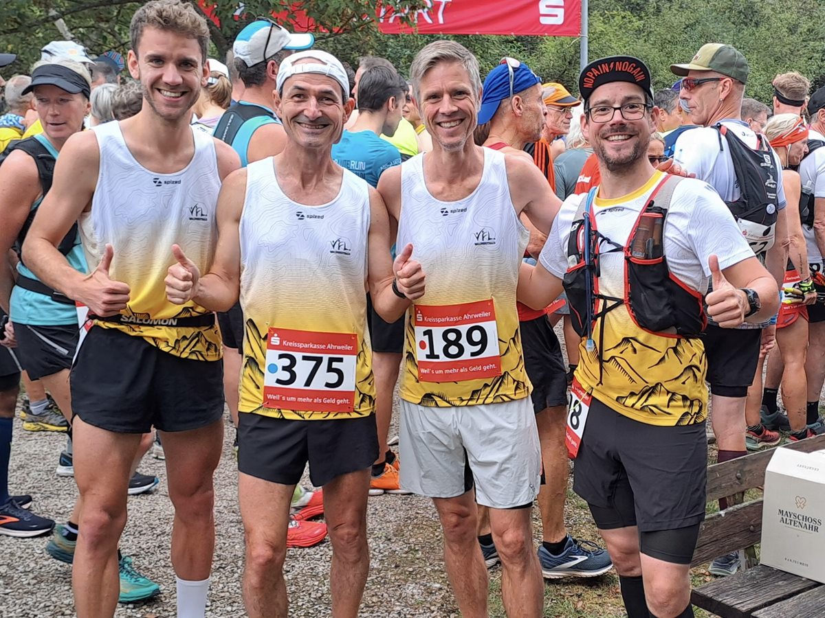 Glcklich im Ziel: Die Lufer des VfL Waldbreitbach (von links) Tobias Zller, Peter Hertle, Arne von Schilling und Tobias Bumann. (Foto: VfL Waldbreitbach)