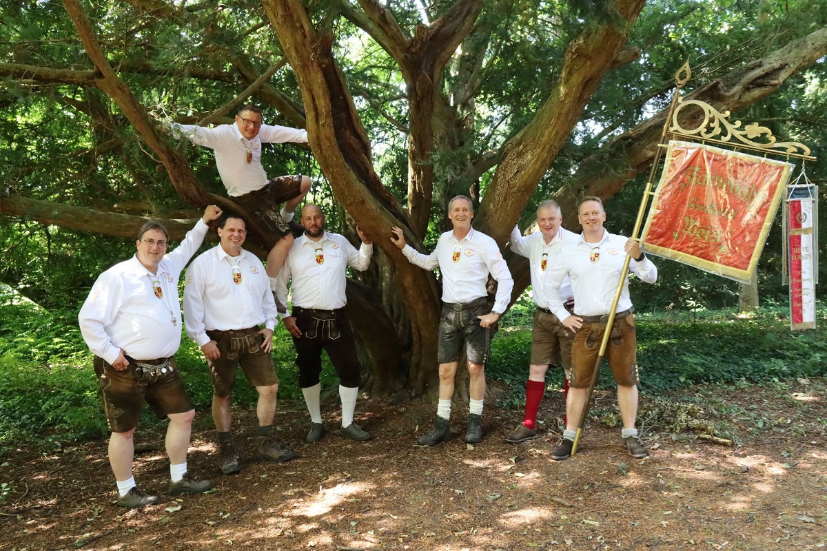 Der Vorstand der Prinzengarde Rote Funken Weis freut sich auf das Jubilums-Oktoberfest (Foto: Ivonne Thiel)