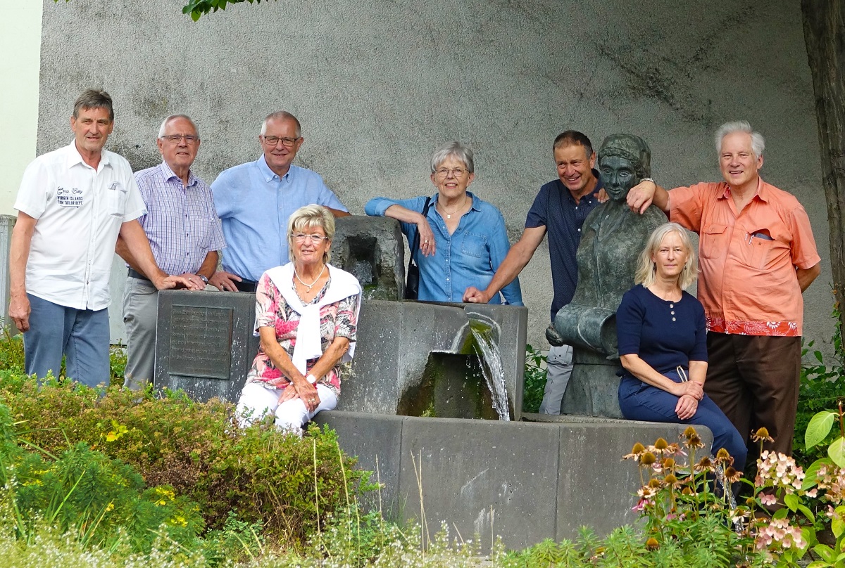 Von links: Joachim Meffert, Klaus Dalpke, Johannes Mller, Uschi Klaassen, Anita Trostel, Bernd Siegel, Uschi Klaassen, Johannes Schmoigl. (Foto: Verein Niederbieberer Brger)