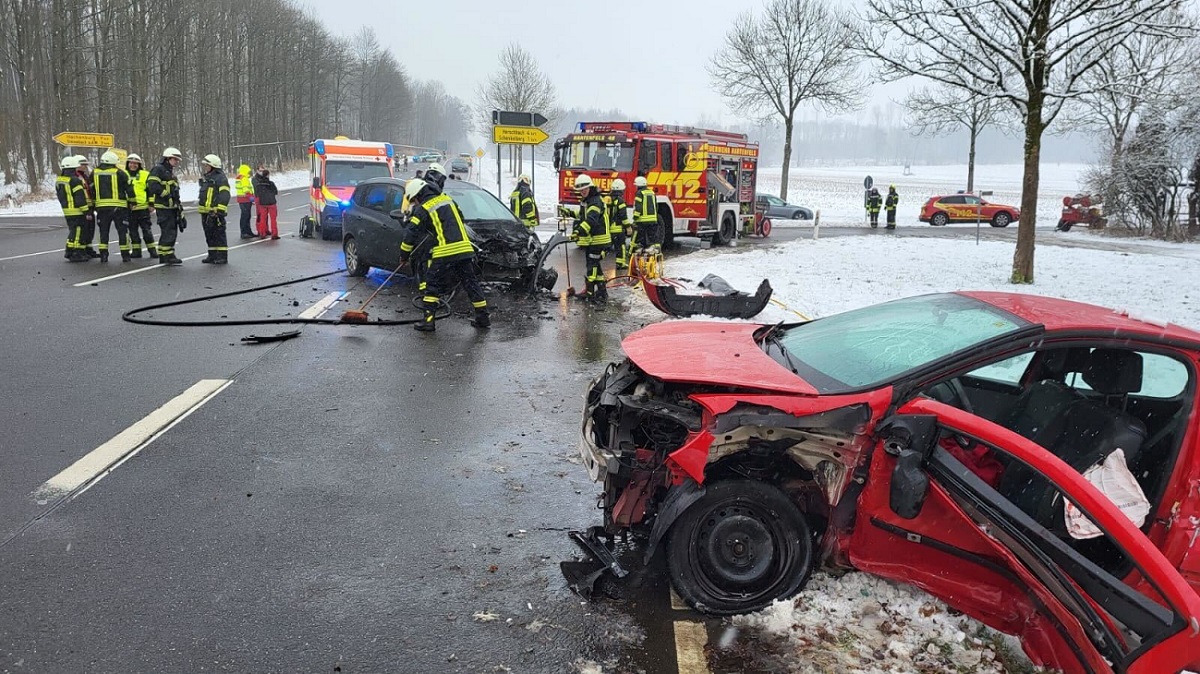 Aktualisiert: Tdlicher Verkehrsunfall auf B 8 bei Schenkelberg