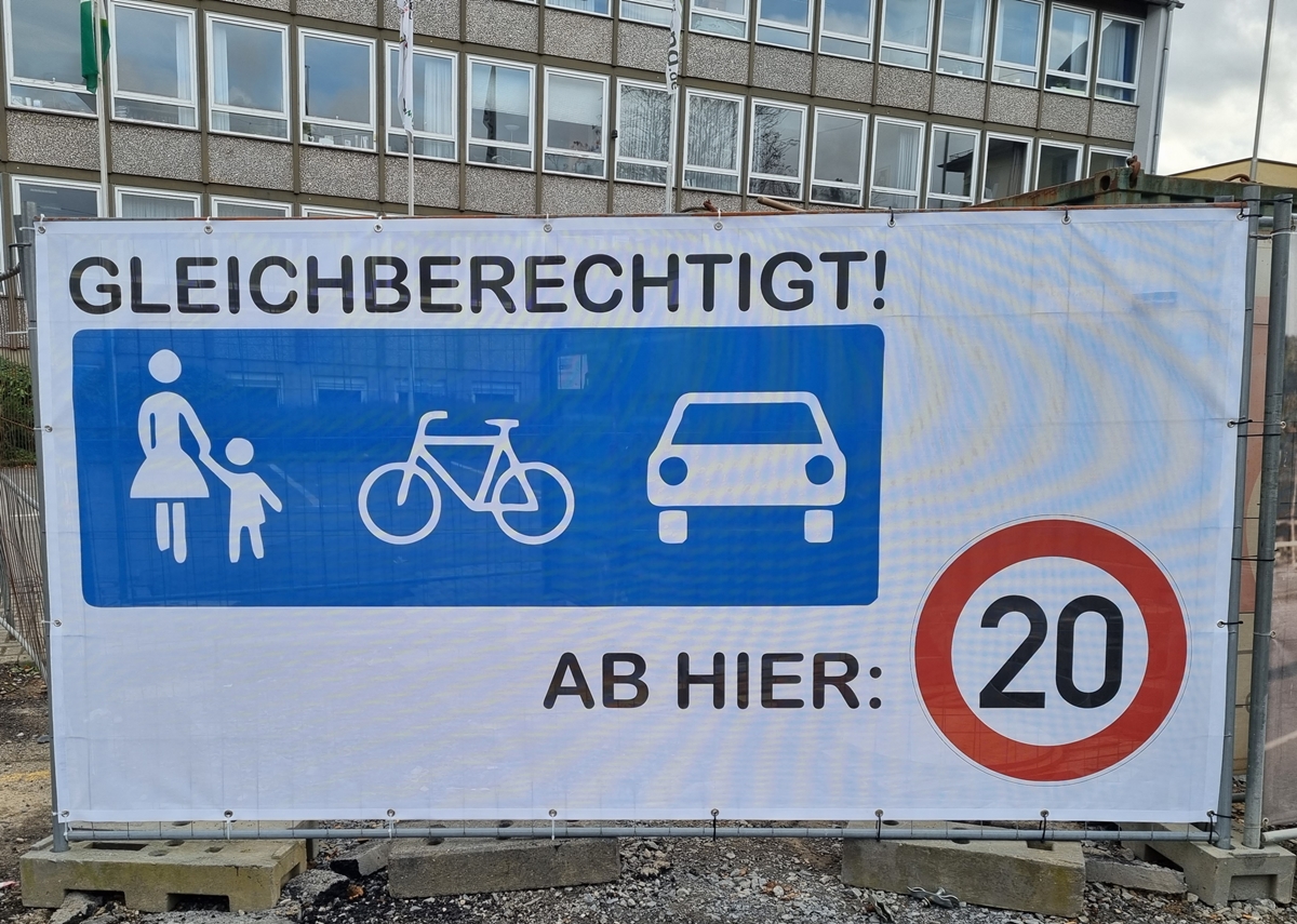 In der Wissener Rathausstrae gilt eine Zonen-Hchstgeschwindigkeit von 20 km/h
(Foto: PM)