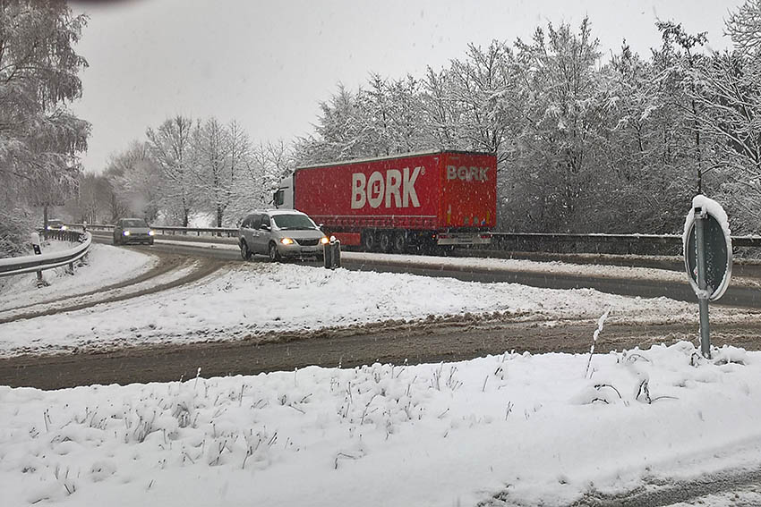 Starker Schneefall fhrte zu Behinderungen und Unfllen