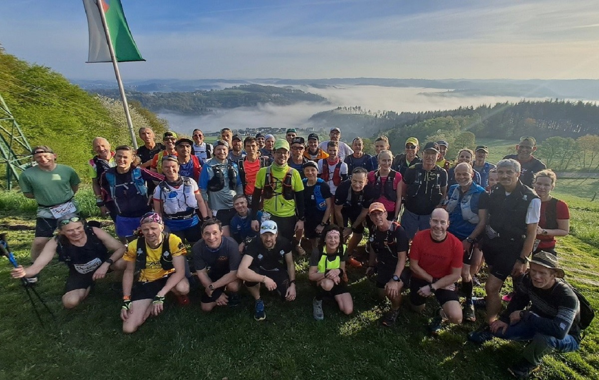 Die ersten Kilometer fhrten die Gruppe des WiedtalUltraTrail des VfL Waldbreitbach auf den Malberg bei Hausen. (Foto: Julia Frder)