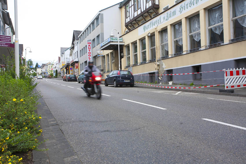 In diesem Bereich sah nicht nur das Siegerteam groen Handlungsbedarf. Der Brgersteig am Hotel Hirsch ist derzeit gesperrt, da der Putz herunterfllt. Fotos: Wolfgang Tischler 