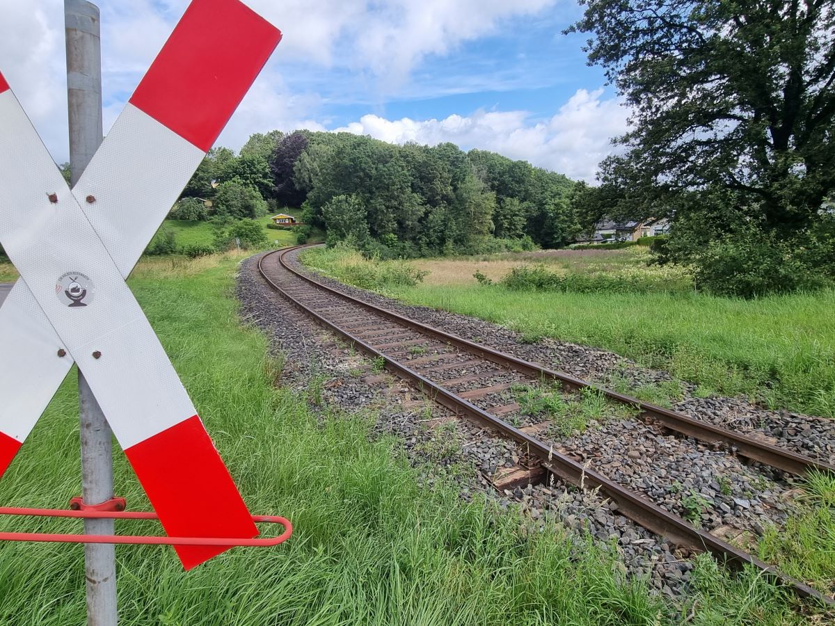 Die Strecke der Weba (hier bei Steinebach) ist schon rund 111 Jahre in Betrieb. (Foto: vh)   