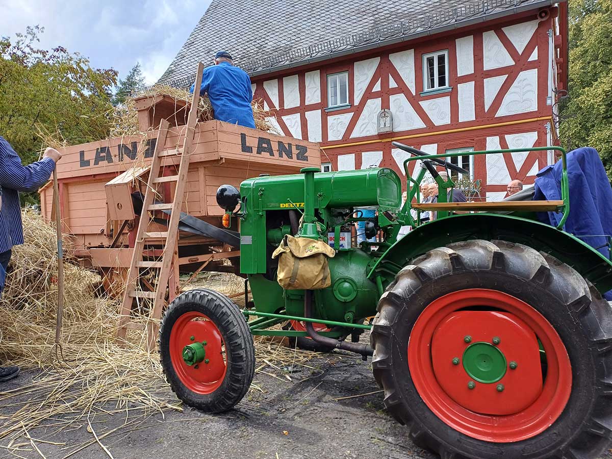 Die historische Lanz Dreschmaschine kann beim Museumsfest sogar in Aktion erlebt werden. (Foto: Dr. Moritz Jungbluth)