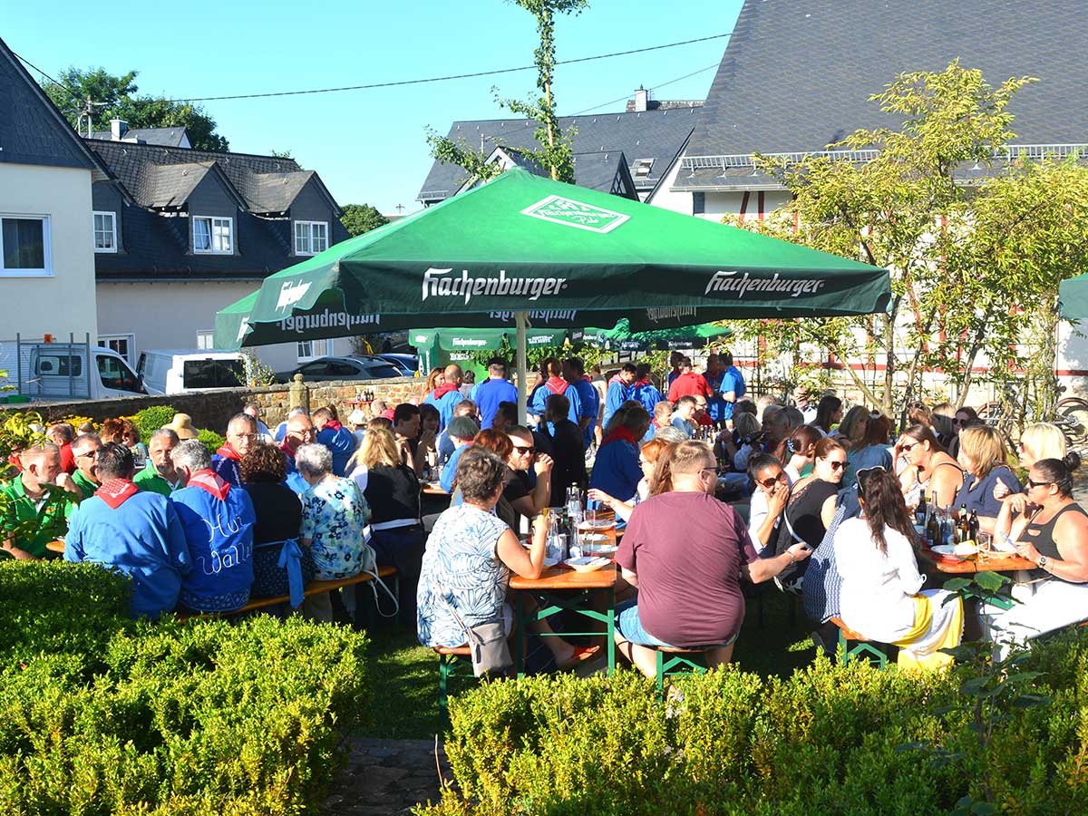 Ischel-Essen in der Sonne. (Foto: Wolfgang Rabsch)