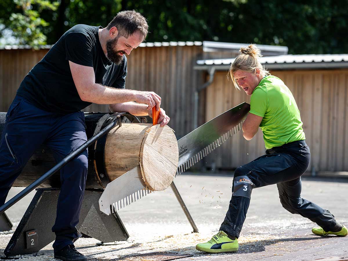 Sportholzfllerin Alrun Uebing aus Moschheim holt Gold in Mellrichstadt