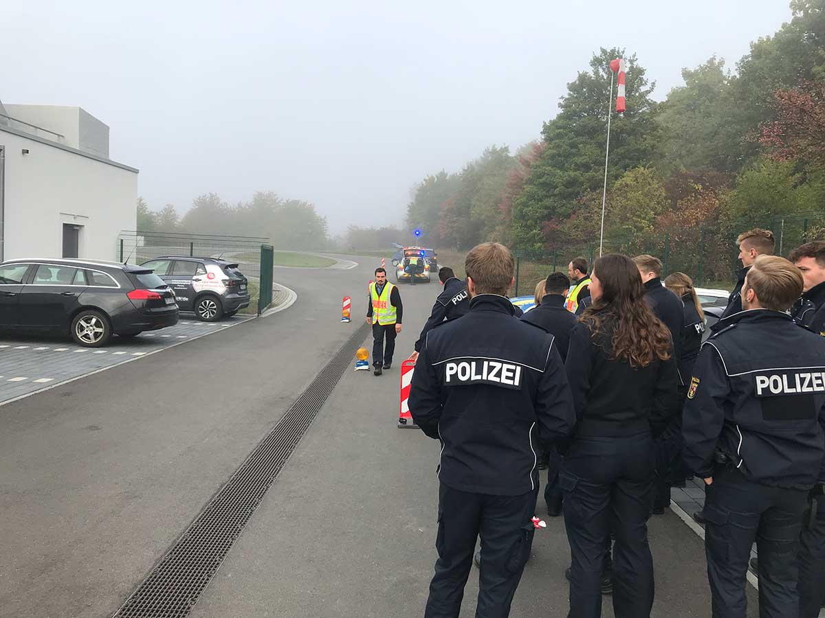 Bei der Weiterbildung wurden Praxisbungen grogeschrieben. (Foto: Verkehrsdirektion Koblenz)