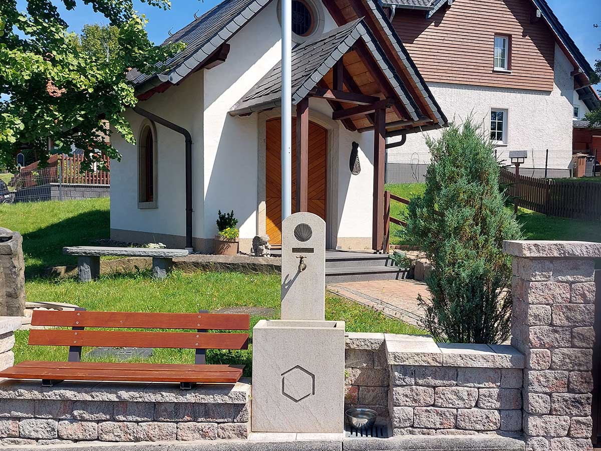 Der neue Trinkwasserbrunnen in Caan. (Foto: Roland Lorenz)