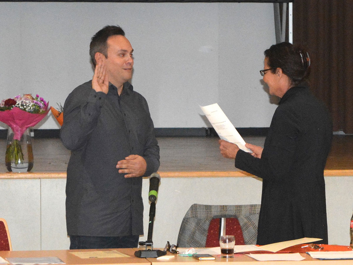 Vereidigung von Markus Schlotter durch Sylvia Bijjou-Schwickert. (Foto: Wolfgang Rabsch)