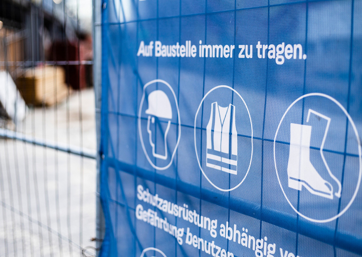 Besser auf Nummer sicher gehen: Baustellen sind Unfall-Hotspots, warnt die IG BAU. Der Arbeitsschutz sollte deshalb Prioritt haben und auch strker kontrolliert werden. (Foto: IG BAU, Alireza Khalili)