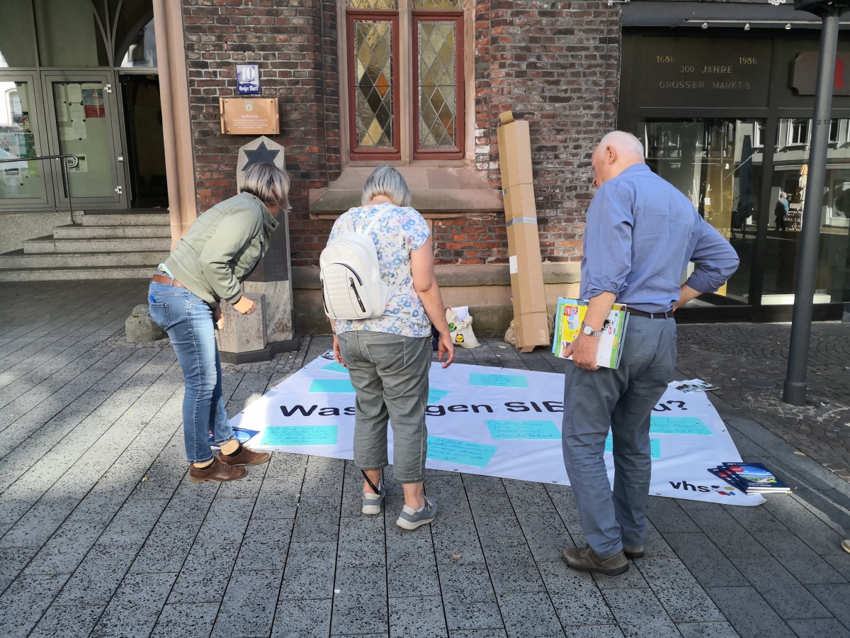 Demokratie-Mobil gastiert in Montabaur: 50 Jahre Demokratie-Land Rheinland-Pfalz