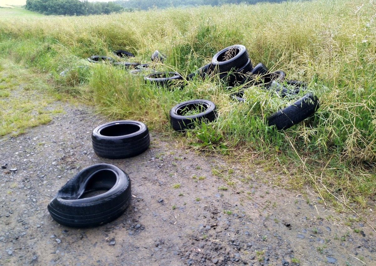 Serie von Altreifenentsorgung im Westerwaldkreis - Polizei und Kreisverwaltung bitten um Mithilfe