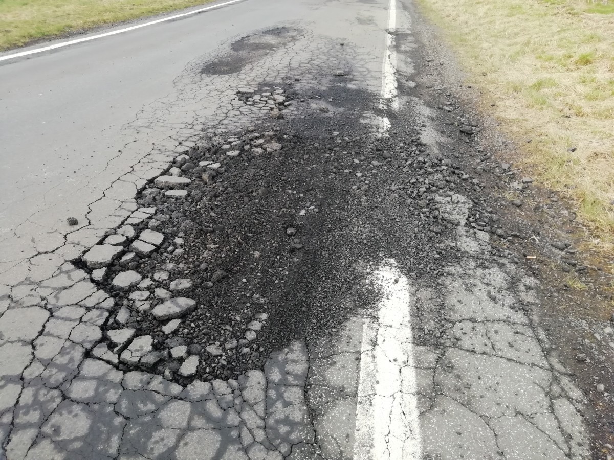 Schlagloch in Stentenbach auf der L 289 (Foto: ro Brgermeister der Verbandsgemeinde und Stadt Wissen)