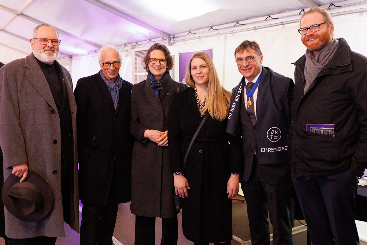 V.l.: Axel Wengenroth (Dekan des Evangelischen Dekanats Westerwald), Dieter Eller (Westerwlder Synodale), Christiane Tietz (neue Kirchenprsidentin), Esther Jdt (Westerwlder Synodale), Volker Jung (ehemaligen Kirchenprsidenten) Sebastian Ohly (Synodale). Foto: Peter Bongard