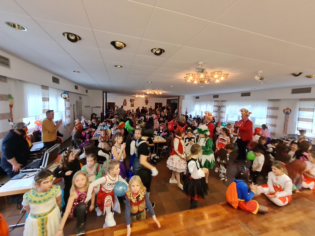 "Wahlerd Schtt Schtt!": Volles Haus beim Kinder- und Jugendkarneval 2024 in Wahlrod