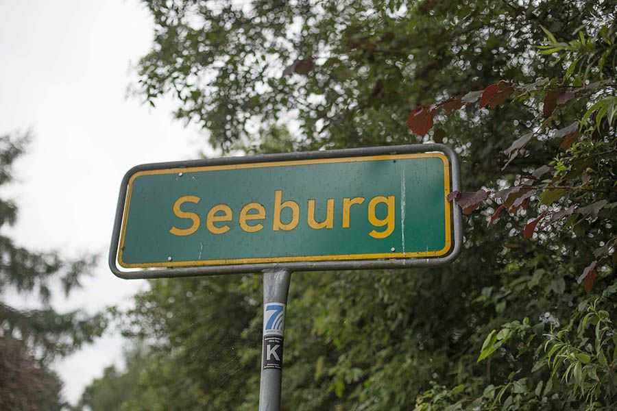 Seeburg am Dreifelder Weiher. Foto: Helmi Tischler-Venter