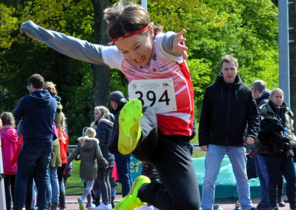 Lorenz Marc Schott beim Weitsprung. (Foto: Verein)