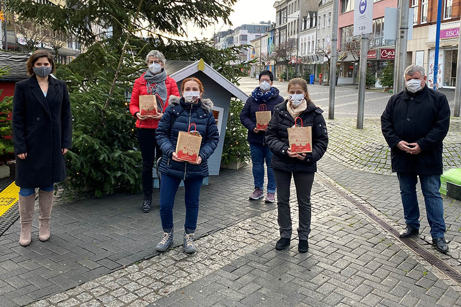 Von links: Carina Breler, Roswitha Rosenmller, Heike Chandoni, Brigitte Siebenmorgen, Birgit Boos und Michael Mahlert. Foto: Kreisverwaltung